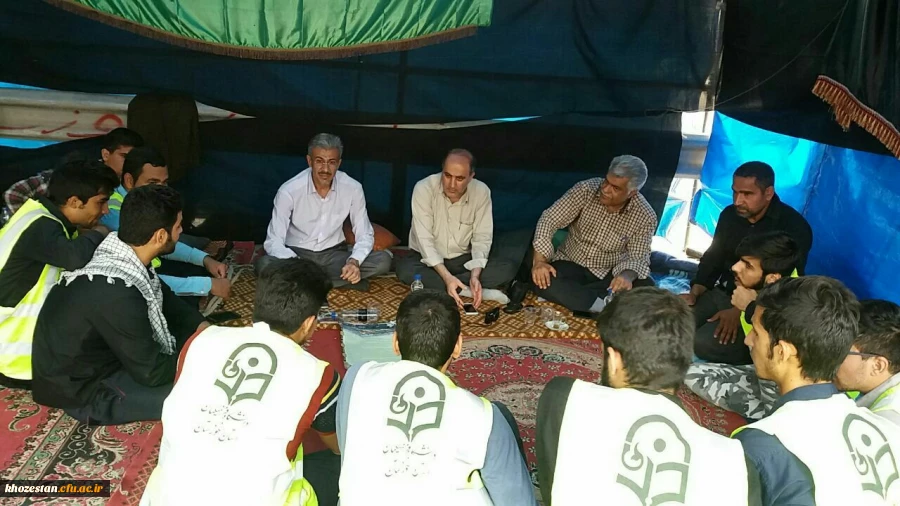 نشست صمیمانه مدیریت استانی و مسئول حراست و سرپرست معاونت اداری مالی پردیس های خوزستان با دانشجویان در موکب زوار الحسین( ع) در مرزچذابه  امروز