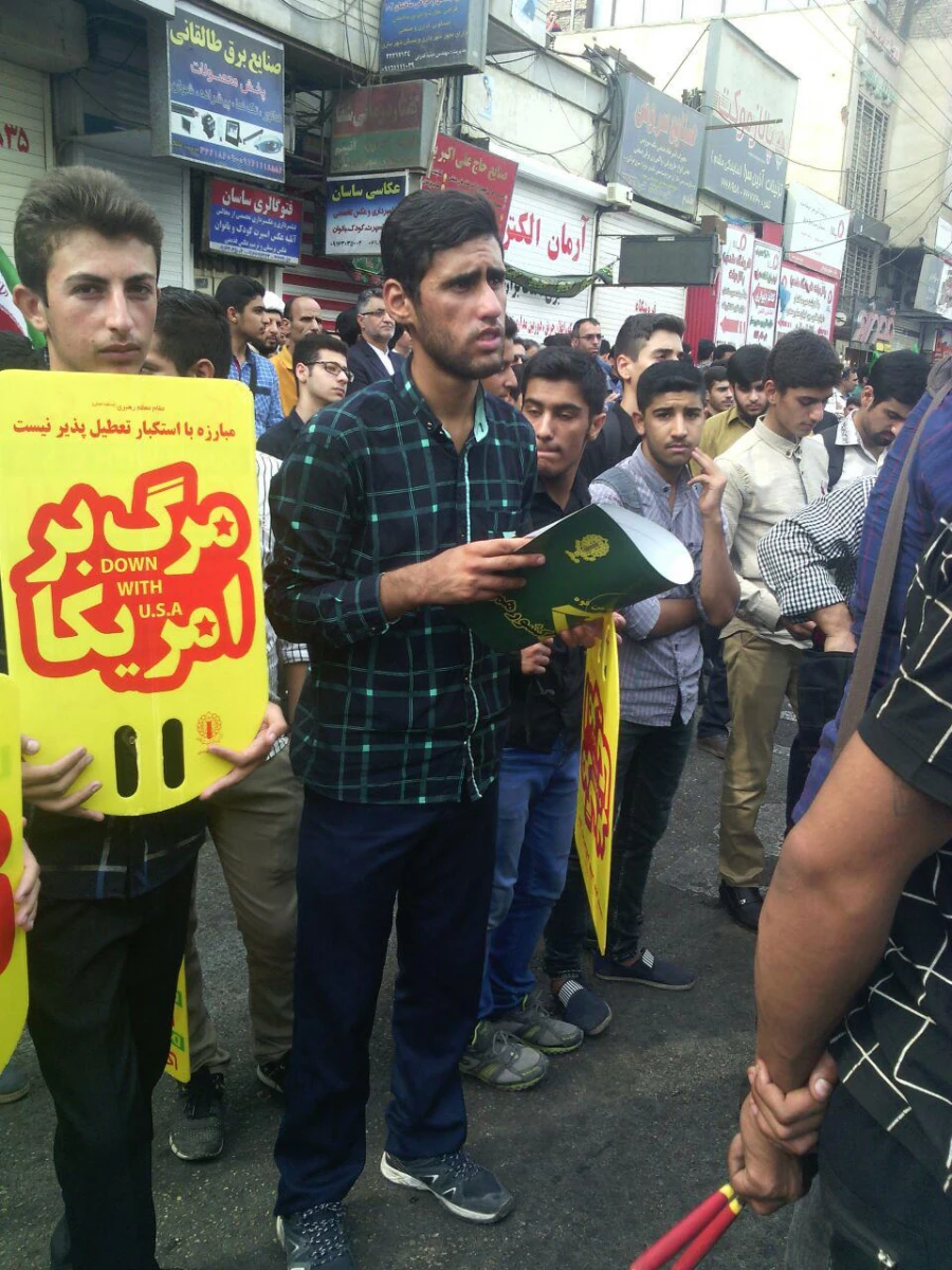 حضور جمعی از کارکنان، اساتید و دانشجو معلمان پردیس های دختران و پسران در راهپیمایی 13 آبان