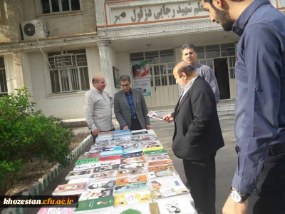 برگزاری نمایشگاه کتاب به مناسبت هفته بسیج در مرکز شیخ انصاری دزفول با حضور اساتید و کارکنان و دانشجویان