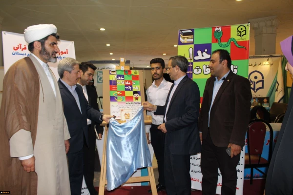 معاون پژوهش و فناوری دانشگاه فرهنگیان در بازدید از غرفه دانشگاه فرهنگیان در بیست و ششمین نمایشگاه بین المللی قرآن کریم:
مجموعه کارهای فرهنگی در حوزه ی تربیت، قرآن محور باشد