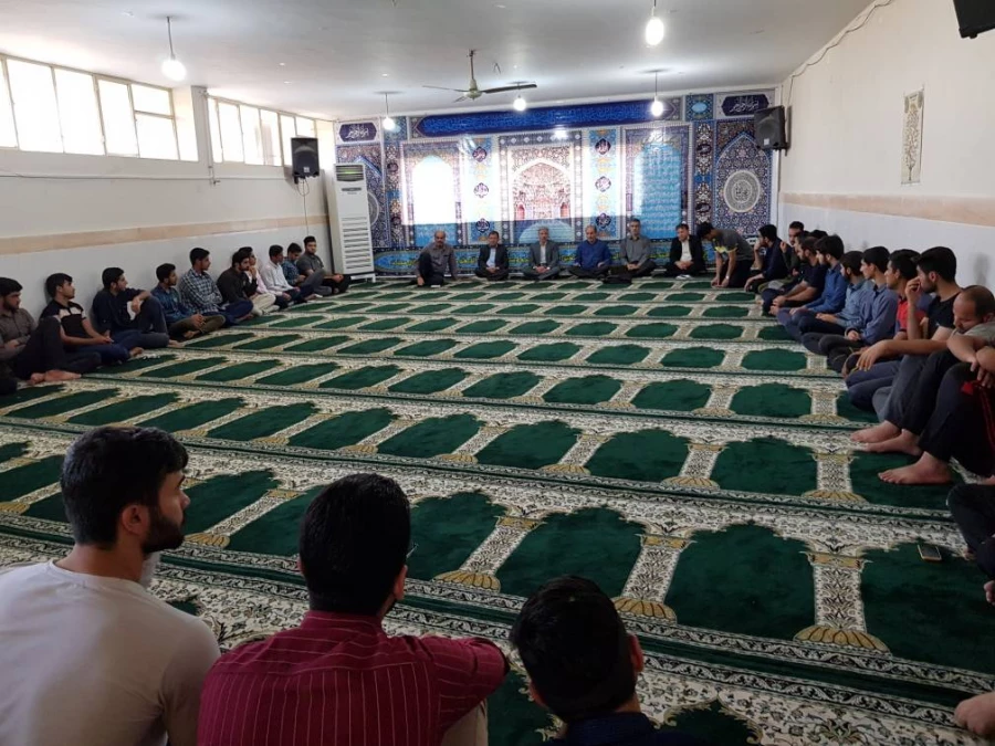 نشست صمیمانه ای به صورت پرسش و پاسخ  در حوزه های مختلف فعالیت های پردیس میان دانشجویان پردیس حضرت رسول اکرم ( ص) خوزستان با مدیریت دانشگاه فرهنگیان خوزستان برگزار گردید: