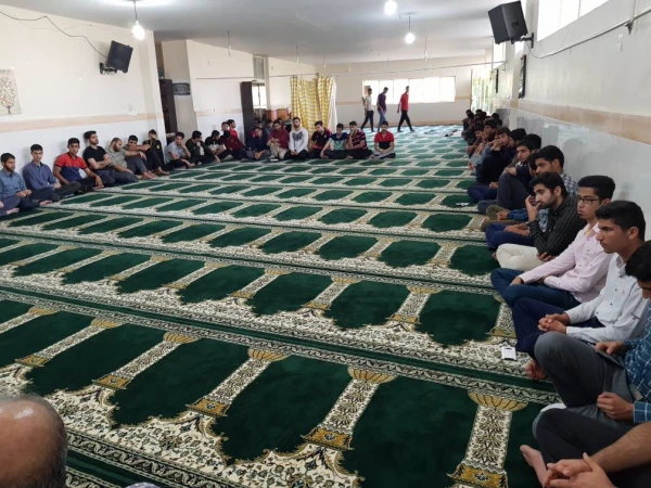 نشست صمیمانه ای به صورت پرسش و پاسخ  در حوزه های مختلف فعالیت های پردیس میان دانشجویان پردیس حضرت رسول اکرم ( ص) خوزستان با مدیریت دانشگاه فرهنگیان خوزستان برگزار گردید: