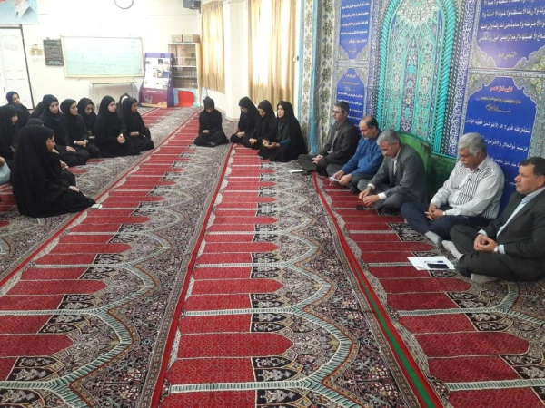 نشست صمیمانه ای به صورت پرسش و پاسخ  در حوزه های مختلف فعالیت های پردیس میان دانشجویان و مسئولان پردیس حضرت فاطمه زهرا ( س) خوزستان