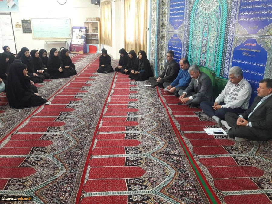 نشست صمیمانه ای به صورت پرسش و پاسخ  در حوزه های مختلف فعالیت های پردیس میان دانشجویان و مسئولان پردیس حضرت فاطمه زهرا ( س) خوزستان