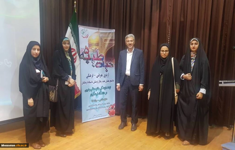 حضور دکتر جرفی در بین دانشجویان شرکت کننده در دوره حیات طیبه در مشهد مقدس