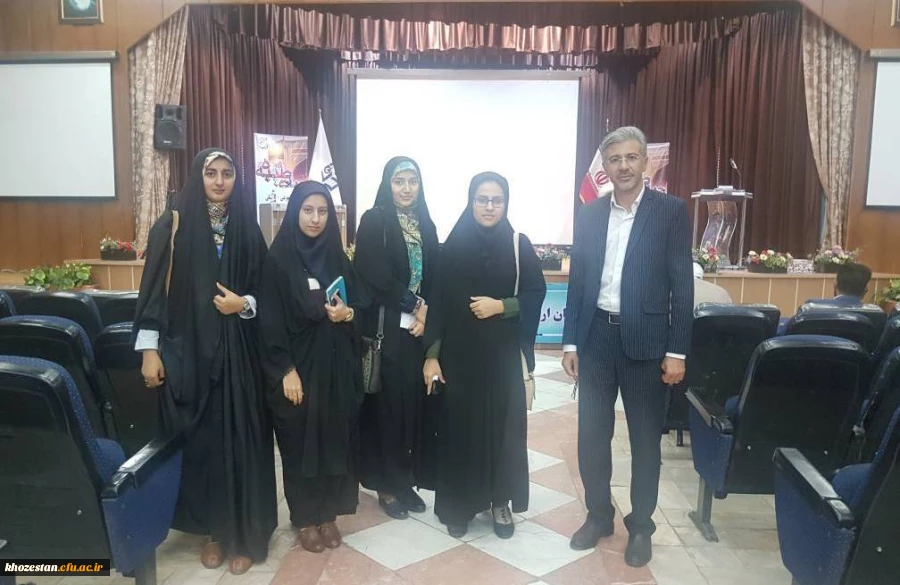 حضور دکتر جرفی در بین دانشجویان شرکت کننده در دوره حیات طیبه در مشهد مقدس