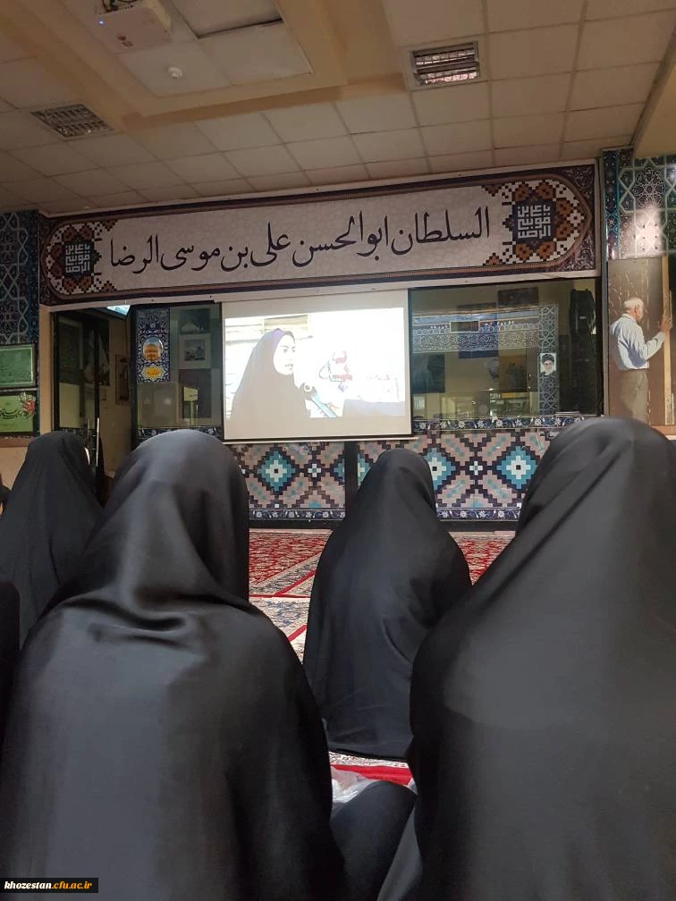 حضور دکتر جرفی در بین دانشجویان شرکت کننده در دوره حیات طیبه در مشهد مقدس