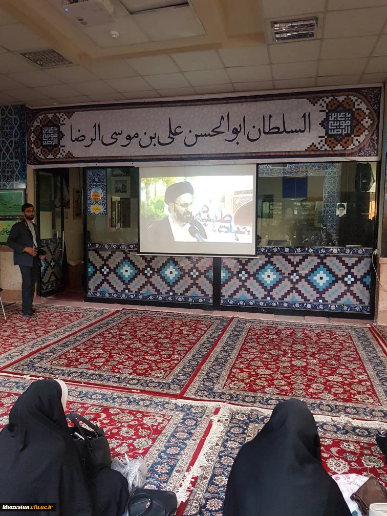حضور دکتر جرفی در بین دانشجویان شرکت کننده در دوره حیات طیبه در مشهد مقدس