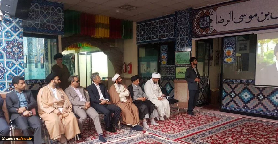 حضور دکتر جرفی در بین دانشجویان شرکت کننده در دوره حیات طیبه در مشهد مقدس