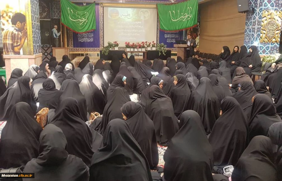 حضور دکتر جرفی در بین دانشجویان شرکت کننده در دوره حیات طیبه در مشهد مقدس