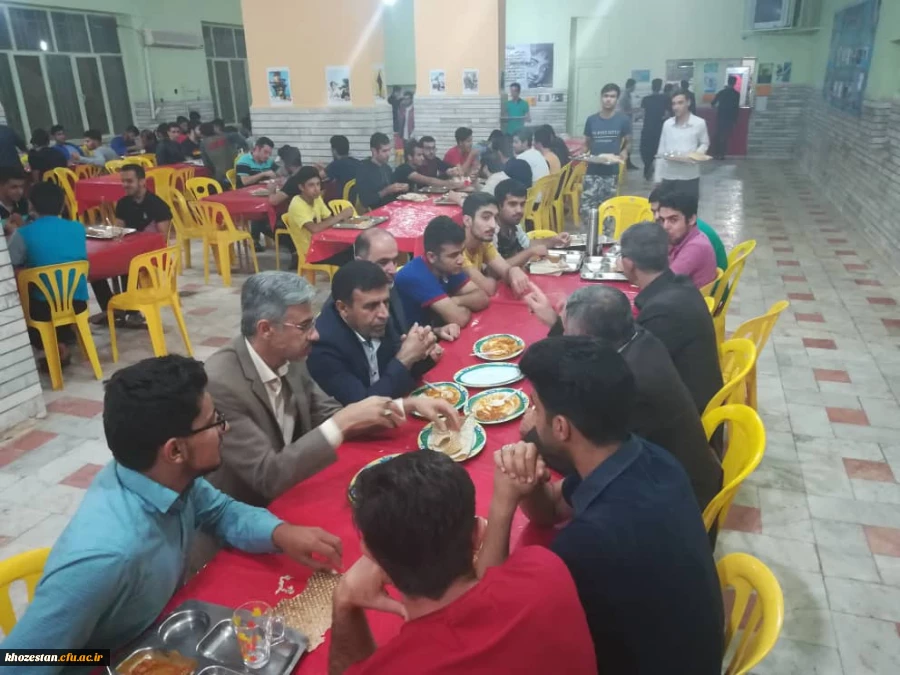 نشست صمیمانه و دوستانه مدیریت امور پردیس های استان با دانشجو معلمان پردیس حضرت رسو ل اکرم (ص) اهواز