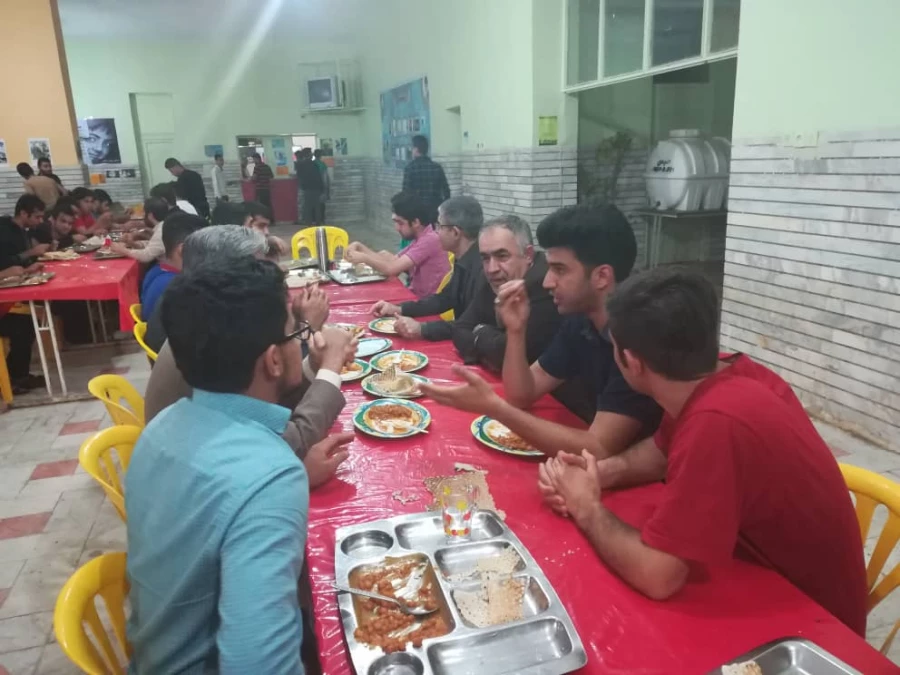 نشست صمیمانه و دوستانه مدیریت امور پردیس های استان با دانشجو معلمان پردیس حضرت رسو ل اکرم (ص) اهواز