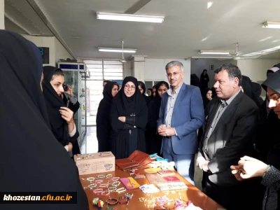 بازدید دکتر جرفی از نمایشگاه آثار هنری دانشجو معلمان پردیس فاطمه الزهرا (س) اهواز