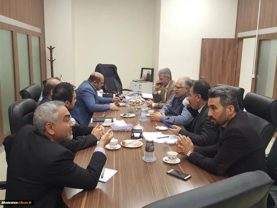 نشست آقای دکتر جرفی وهیئت همراه با آقای دکتر مختار نماینده محترم شهرستان آبادان وآقای رمضانی ریاست آموزش وپرورش آبادان