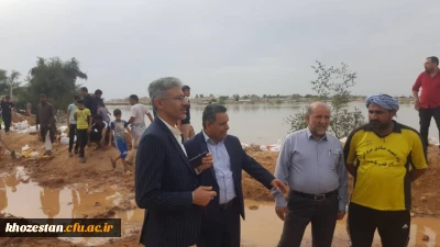 بازدید میدانی دکتر جرفی سرپرست مدیریت امور پردیس های استان خوزستان وهیأت همراه از سیل زدگان شهرستان حمیدیه
