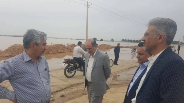 بازدید میدانی دکتر جرفی ،سرپرست مدیریت امور پردیس های استان خوزستان وهیأت همراه از سیل زدگان شهرستان حمیدیه