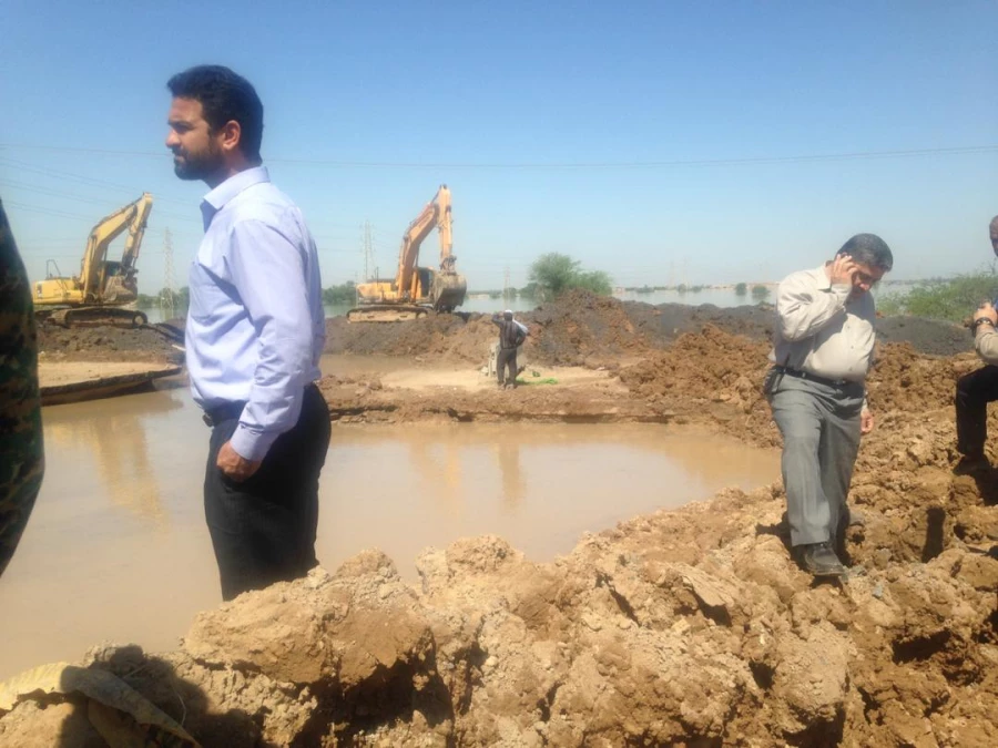 نشست جلسه آقای دکتر کچوییان (معاون نظارت ، ارزیابی و تضمین کیفیت ) با فرماندار شهرستان کارون و بازدید از مناطق سیل زده این شهرستان