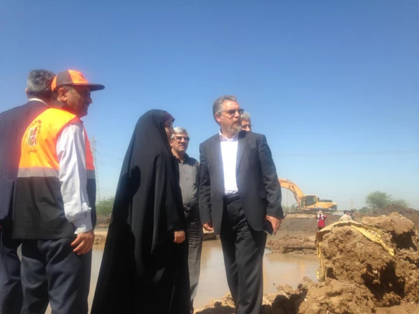 نشست جلسه آقای دکتر کچوییان (معاون نظارت ، ارزیابی و تضمین کیفیت ) با فرماندار شهرستان کارون و بازدید از مناطق سیل زده این شهرستان