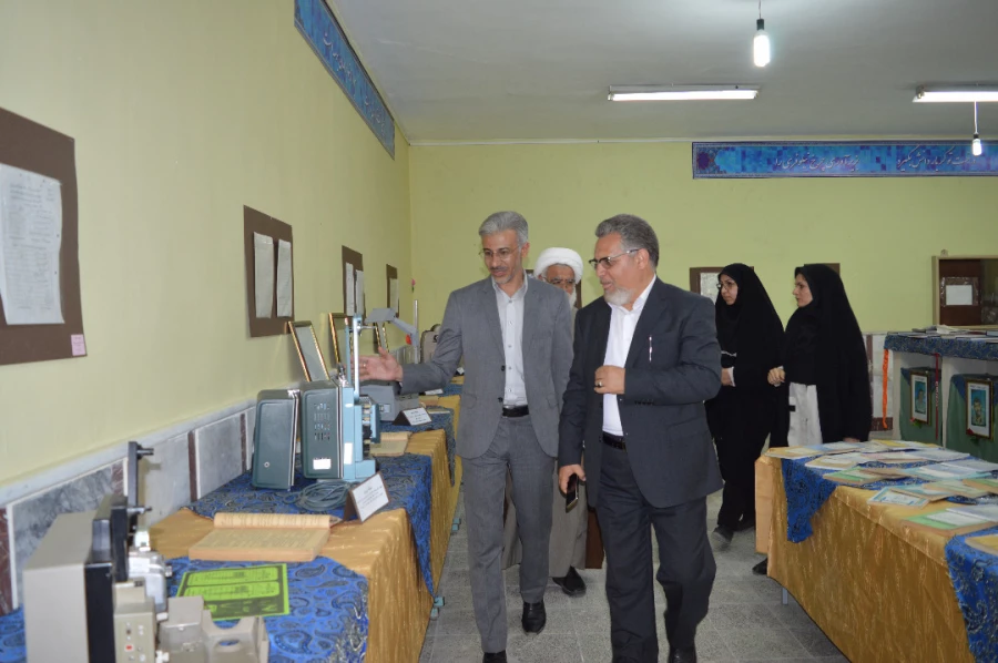 نشست جلسه آقای دکتر کچوییان (معاون نظارت ، ارزیابی و تضمین کیفیت ) با اعضای ستاد و امداد رسانی دانشگاه فرهنگیان استان خوزستان و بازدید از ستاد مرکزی و امداد رسانی در مدیریت امور پردیس های استان خوزستان