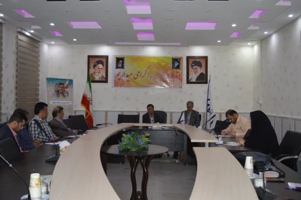 برگزاری جلسه چاره اندیشی جهت به حداقل رساندن و رفع تأخیر در حضور و غیاب سیستمی دانشجویان ، اساتید و ثبت نمرات