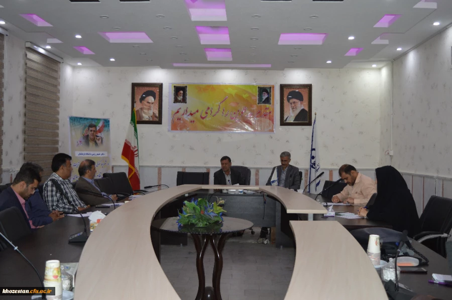 برگزاری جلسه چاره اندیشی جهت به حداقل رساندن و رفع تأخیر در حضور و غیاب سیستمی دانشجویان ، اساتید و ثبت نمرات