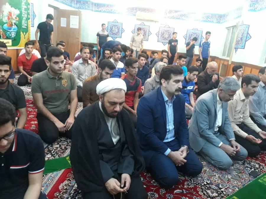 برگزاری نماز جماعت و افطاری مدیریت استانی با دانشجو معلمان اندیمشک و جلسه پرسش وپاسخ با دانشجویان