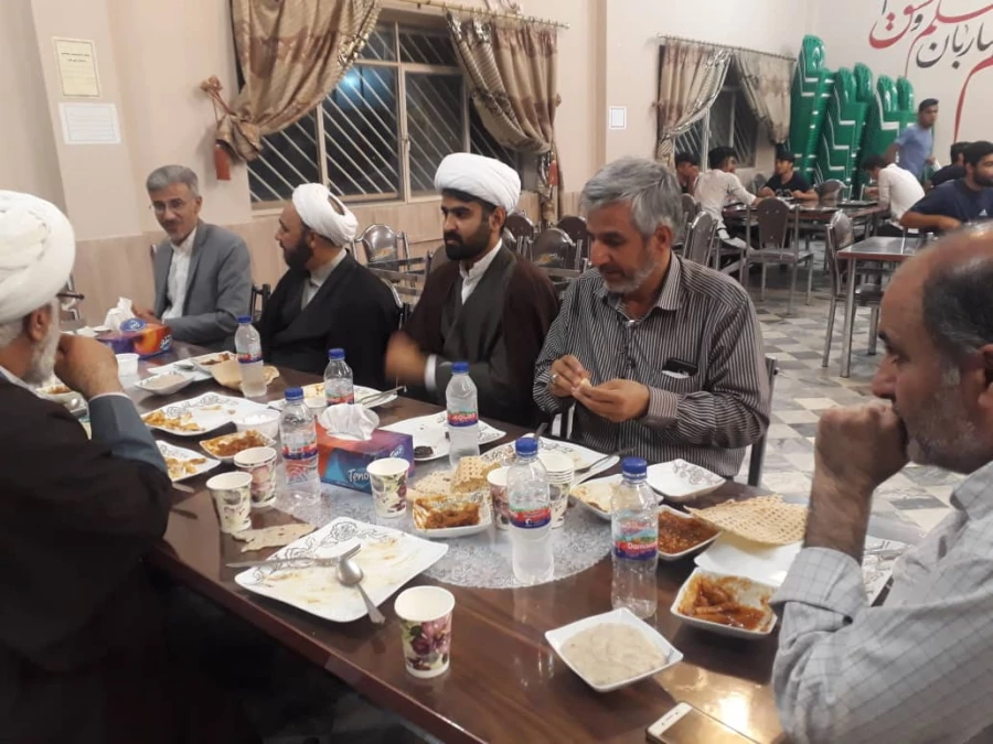 برگزاری نماز جماعت و افطاری مدیریت استانی با دانشجو معلمان اندیمشک و جلسه پرسش وپاسخ با دانشجویان