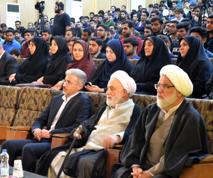 حضور ارزشمند حجه السلام و المسلمین حاج آقا قرائتی در مدیریت امور پردیس های استان شهید پرور خوزستان