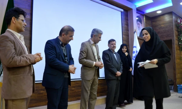 تقدیر از برگزیدگان فرخوان هشتمین جشنواره پژوهش وفناوری و جشنواره پویش دانشجویی استان خوزستان 