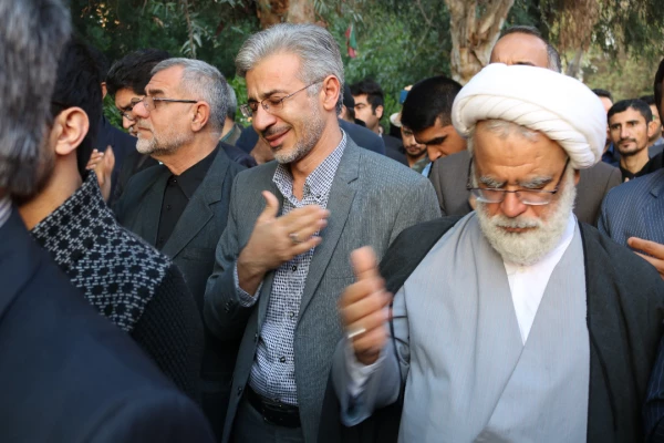 حضور پرشور مدیریت،مسئولین،اساتید،کارکنان و دانشجو معلمان دانشگاه فرهنگیان استان خوزستان در مراسم تشییع پیکر سردارشهید حاج قاسم سلیمانی 