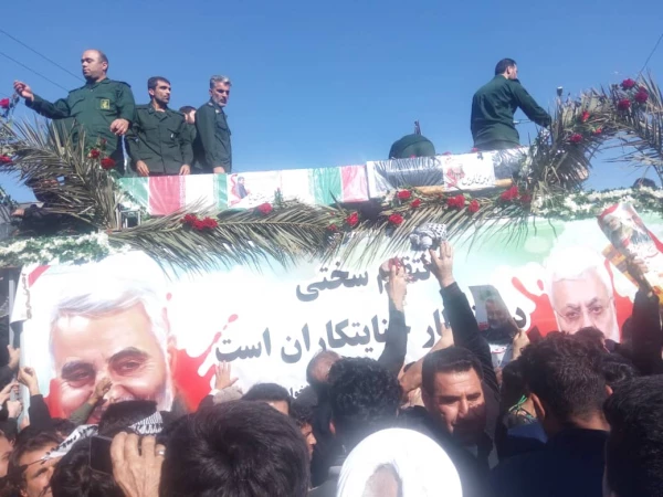 حضور پرشور مدیریت،مسئولین،اساتید،کارکنان و دانشجو معلمان دانشگاه فرهنگیان استان خوزستان در مراسم تشییع پیکر سردارشهید حاج قاسم سلیمانی 