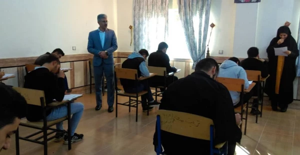 بازدید سرپرست امور پردیس های استان از برگزاری امتحانات پایان ترم مرکز امام رضا (ع) اندیمشک