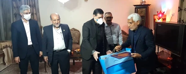 دیدار و ابراز همدردی رئیس دانشگاه فرهنگیان کشور با خانواده داغدار دکتر فروغمند