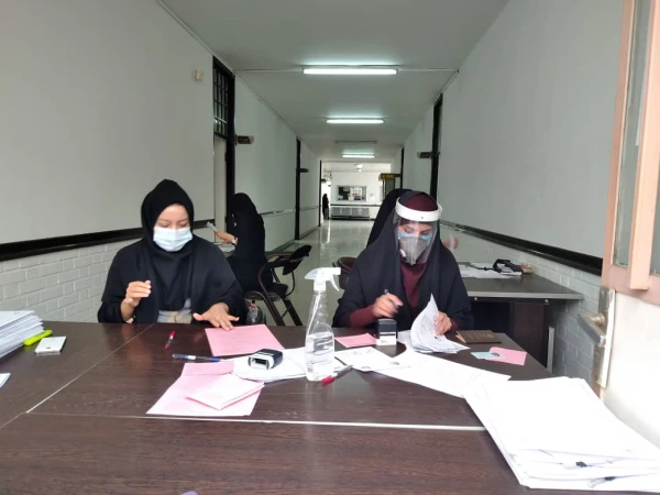 گزارش تصویری از ثبت نام حضوری دانشجویان کارشناسی پیوسته ورودی1400-1399 در پردیس حضرت فاطمه الزهرا(س) خوزستان