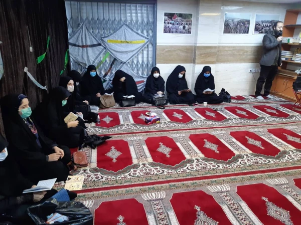 حضور کارکنان پردیس حضرت فاطمه الزهرا(س) در بنیاد حفظ آثار و نشر ارزش های دفاع مقدس برای بدرقه دو شهید تازه تفحص شده گمنام