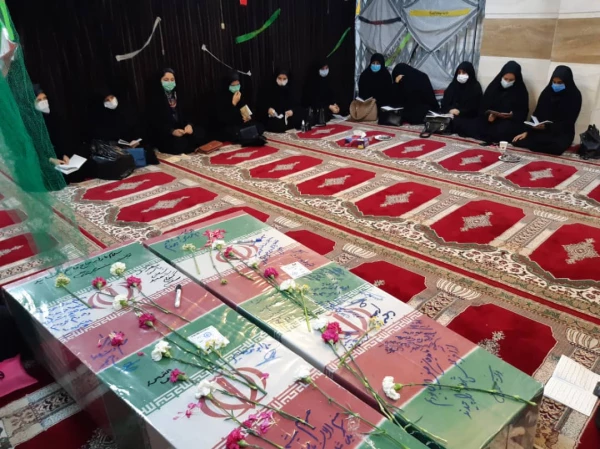 حضور کارکنان پردیس حضرت فاطمه الزهرا(س) در بنیاد حفظ آثار و نشر ارزش های دفاع مقدس برای بدرقه دو شهید تازه تفحص شده گمنام