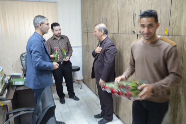 به مناسبت ولادت با سعادت امام علی (ع) و روز پدر از تمام پدران شاغل در مدیریت استانی تجلیل گردید 2