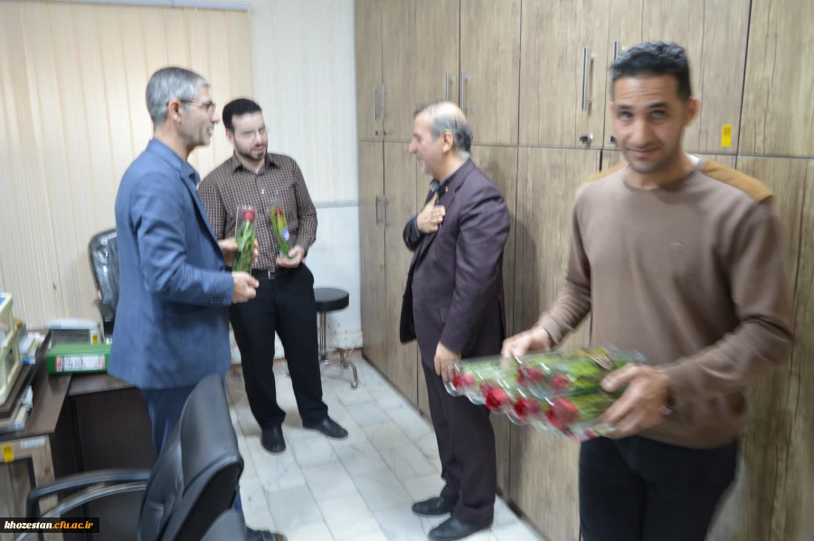 به مناسبت ولادت با سعادت امام علی (ع) و روز پدر از تمام پدران شاغل در مدیریت استانی تجلیل گردید 2