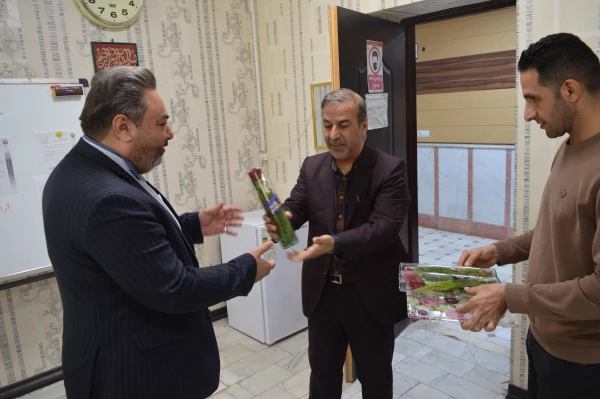 به مناسبت ولادت با سعادت امام علی (ع) و روز پدر از تمام پدران شاغل در مدیریت استانی تجلیل گردید 2
