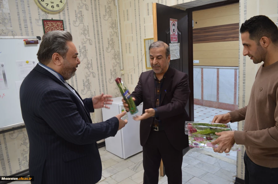 به مناسبت ولادت با سعادت امام علی (ع) و روز پدر از تمام پدران شاغل در مدیریت استانی تجلیل گردید 2