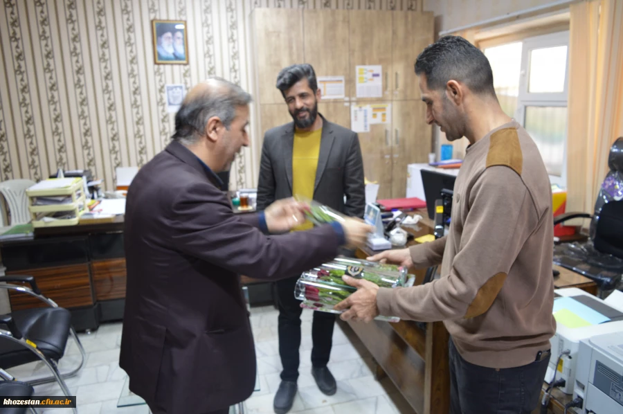 به مناسبت ولادت با سعادت امام علی (ع) و روز پدر از تمام پدران شاغل در مدیریت استانی تجلیل گردید 2