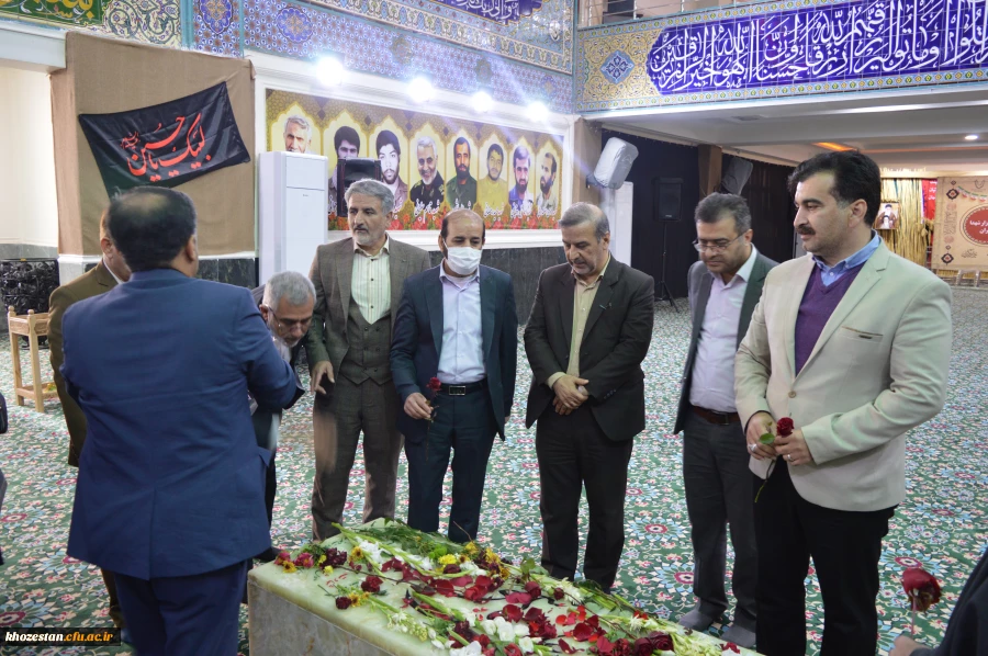 حضور آقای دکتر صالحی سرپرست امور پردیس های استان خوزستان و سایر همکاران در گلزار شهیدان اهواز و نثار گل و فاتحه به شهیدان  3