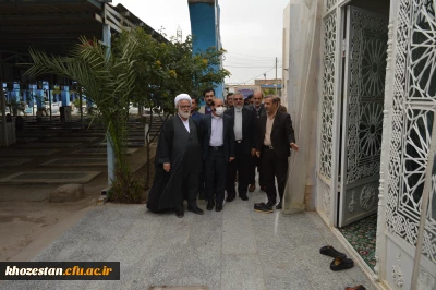 حضور آقای دکتر صالحی سرپرست امور پردیس های استان خوزستان و سایر همکاران در گلزار شهیدان اهواز و نثار گل و فاتحه به شهیدان 