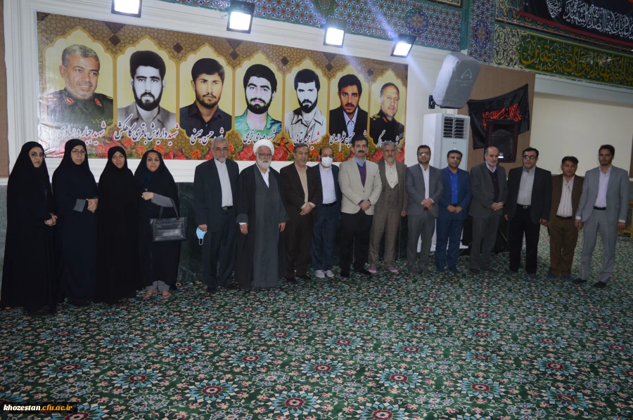 حضور آقای دکتر صالحی سرپرست امور پردیس های استان خوزستان و سایر همکاران در گلزار شهیدان اهواز و نثار گل و فاتحه به شهیدان  5