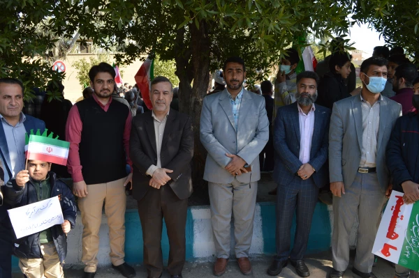 حضور پرافتخار آقای دکتر صالحی سرپرست امور پردیس های استان خوزستان، اساتید، پرسنل و جمعی از دانشجو معلمان در راهپیمائی شکوهمند 22بهمن سالروز پیروزی انقلاب اسلامی 4