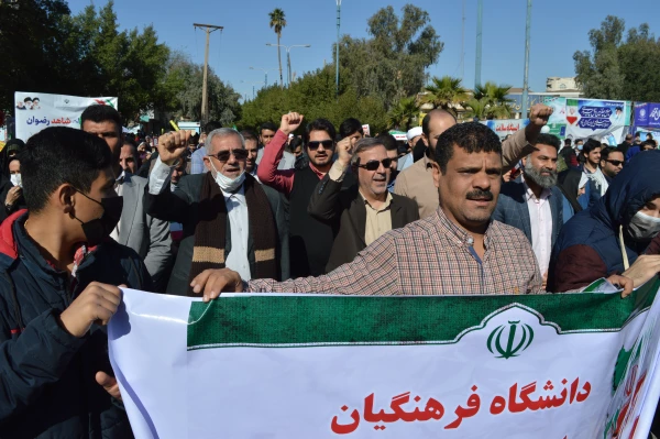 حضور پرافتخار آقای دکتر صالحی سرپرست امور پردیس های استان خوزستان، اساتید، پرسنل و جمعی از دانشجو معلمان در راهپیمائی شکوهمند 22بهمن سالروز پیروزی انقلاب اسلامی 5