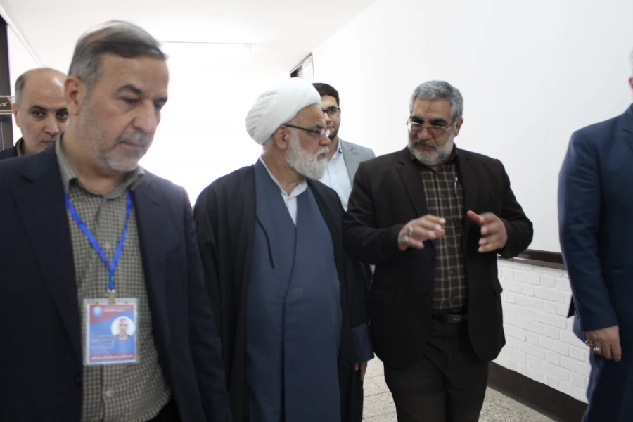 بازدید مدیرکل آموزش و پرورش استان خوزستان از برگزاری آزمون اصلح مهارت آموزان ماده ۲۸ در پردیس حضرت فاطمه الزهرا(س) اهواز