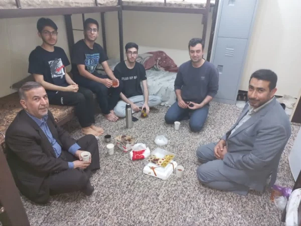 دیدار دکتر صالحی با  دانشجویان خوابگاه های پردیس رسول اکرم و دکتر حسابی به مناسبت عید فطر 2