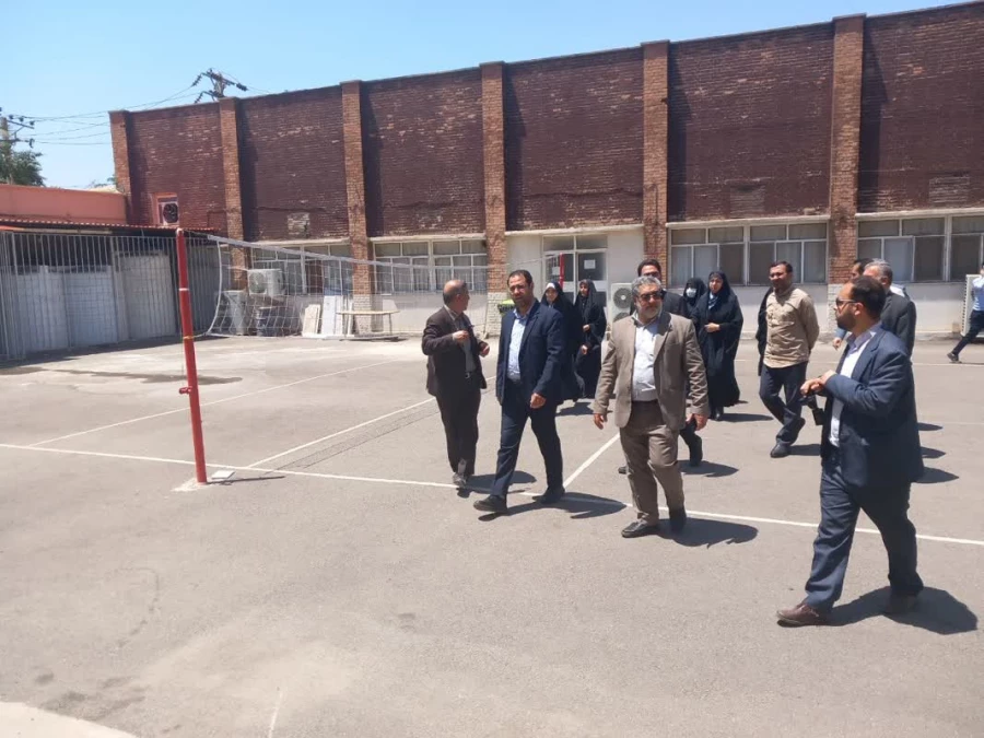 
بازدید دکتر صحرایی از ساختمان های  دکتر حسابی و حجاب و دیدار با دانشجو معلمان دانشگاه فرهنگیان 2