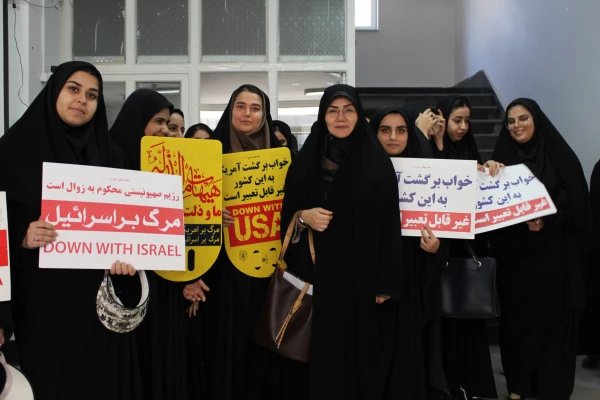 تجمع اعتراض آمیز فرهیختگان دانشگاه فرهنگیان پردیس حضرت فاطمه الزهرا(س) اهواز در دفاع از مردم مظلوم غزه